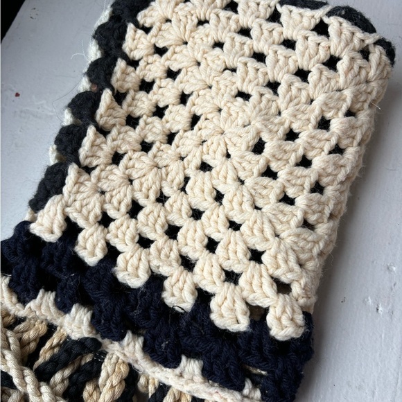 Crochet knit crossbody bag - Picture 7 of 7